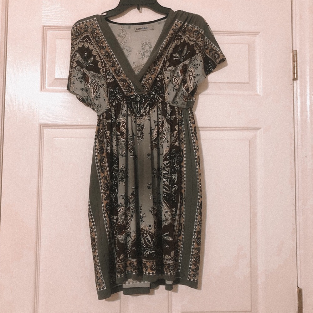 Cute dress!